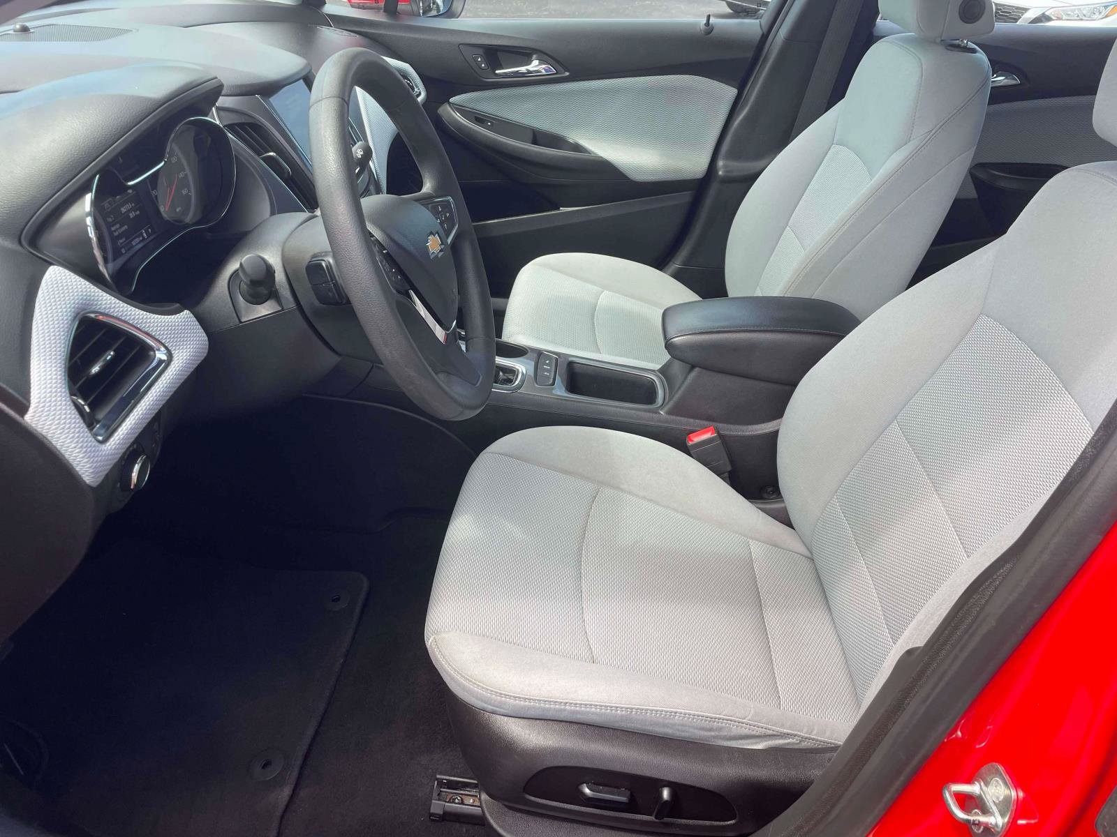 Used 2019 Chevrolet Cruze LT w/ Convenience Package FWD image 5