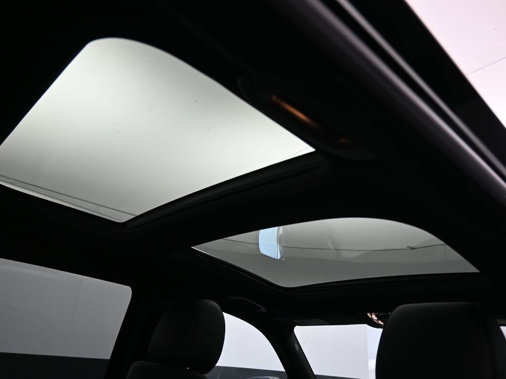 Used 2021 Mercedes-Benz GLB 250 4MATIC w/ Premium Package image 43