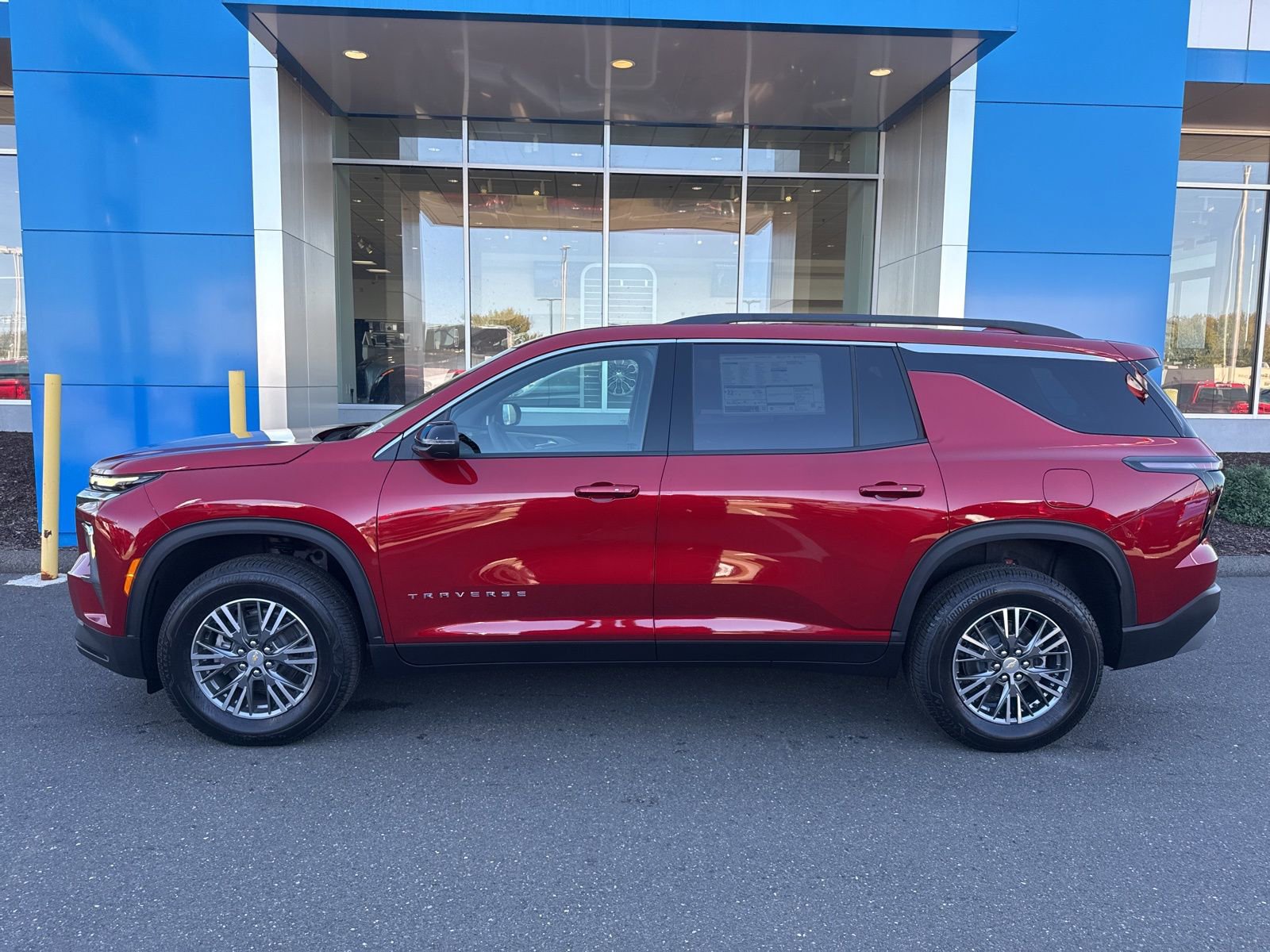 New 2026 Chevrolet Traverse LT w/ LPO, Floor Liner Package FWD image 9