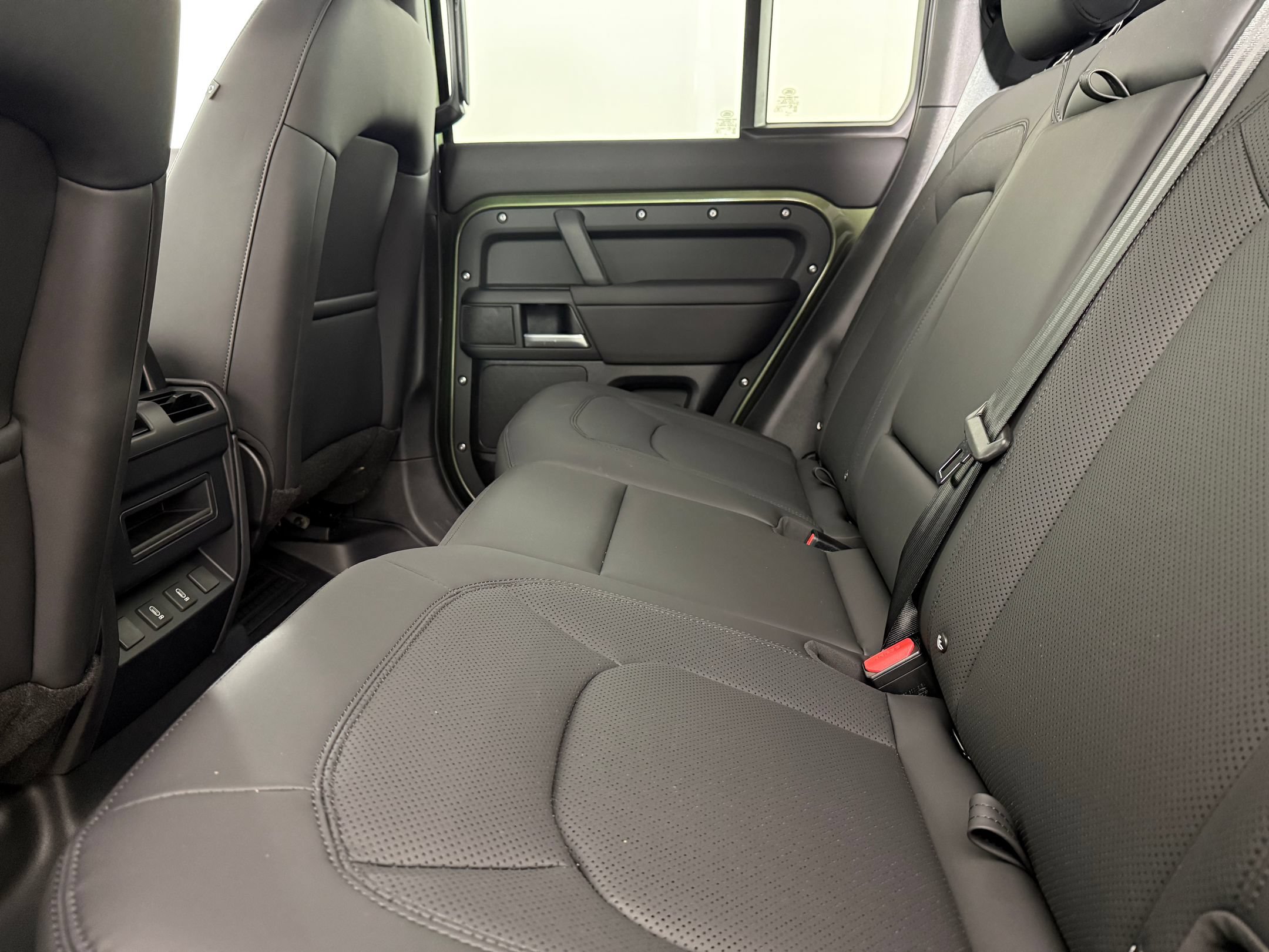 New 2026 Land Rover Defender 110 X-Dynamic SE AWD/4WD image 21