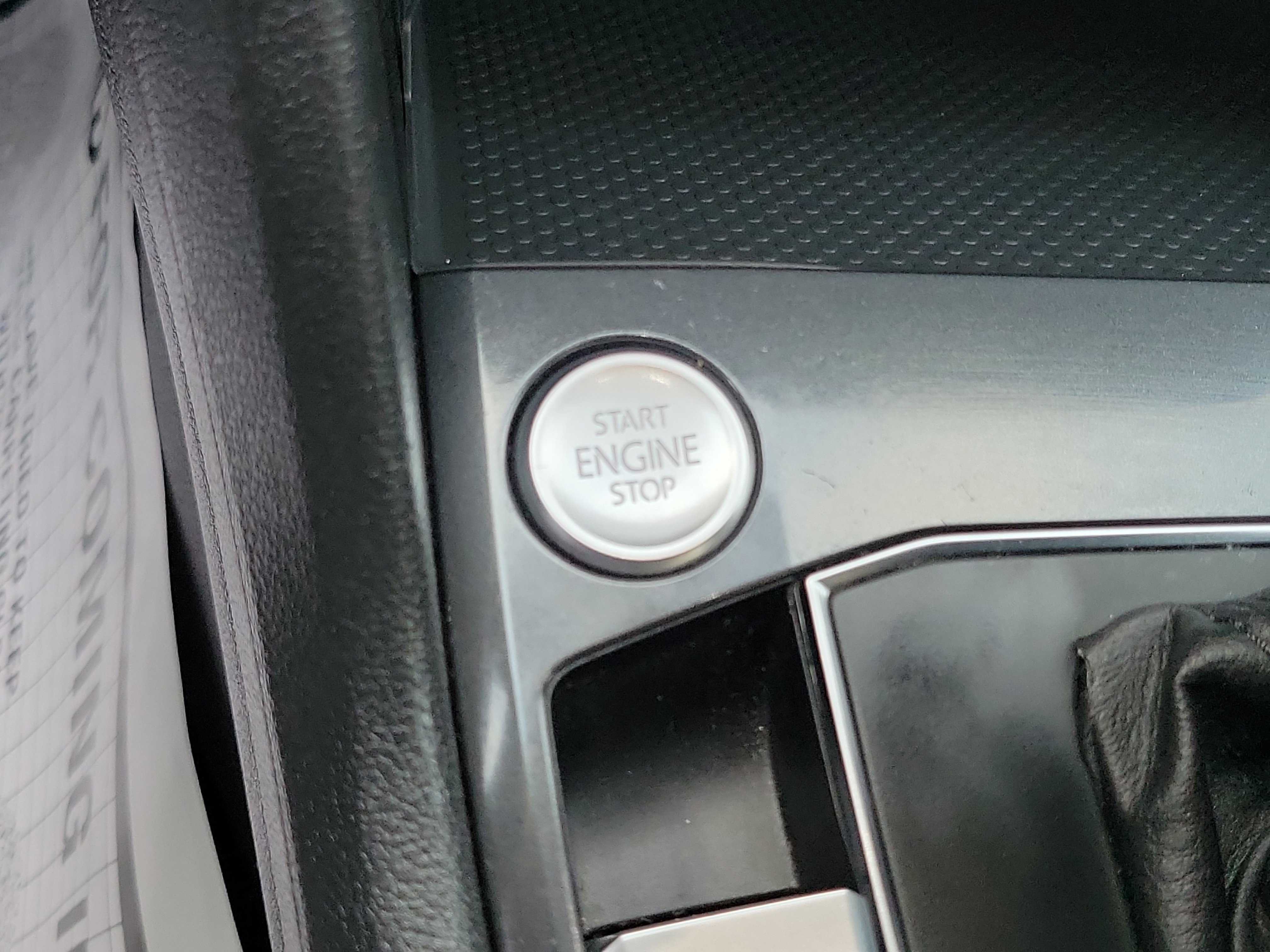 Used 2019 Volkswagen Tiguan SE w/ Panoramic Sunroof Package FWD image 18