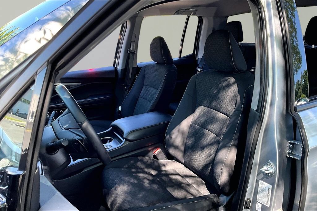 Used 2025 Honda Ridgeline Sport image 17