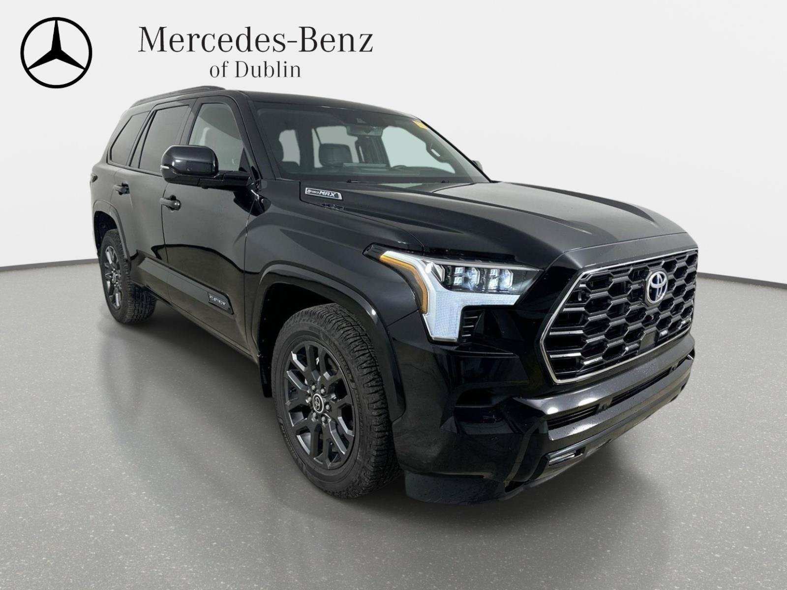 Used 2023 Toyota Sequoia Platinum AWD/4WD image 3