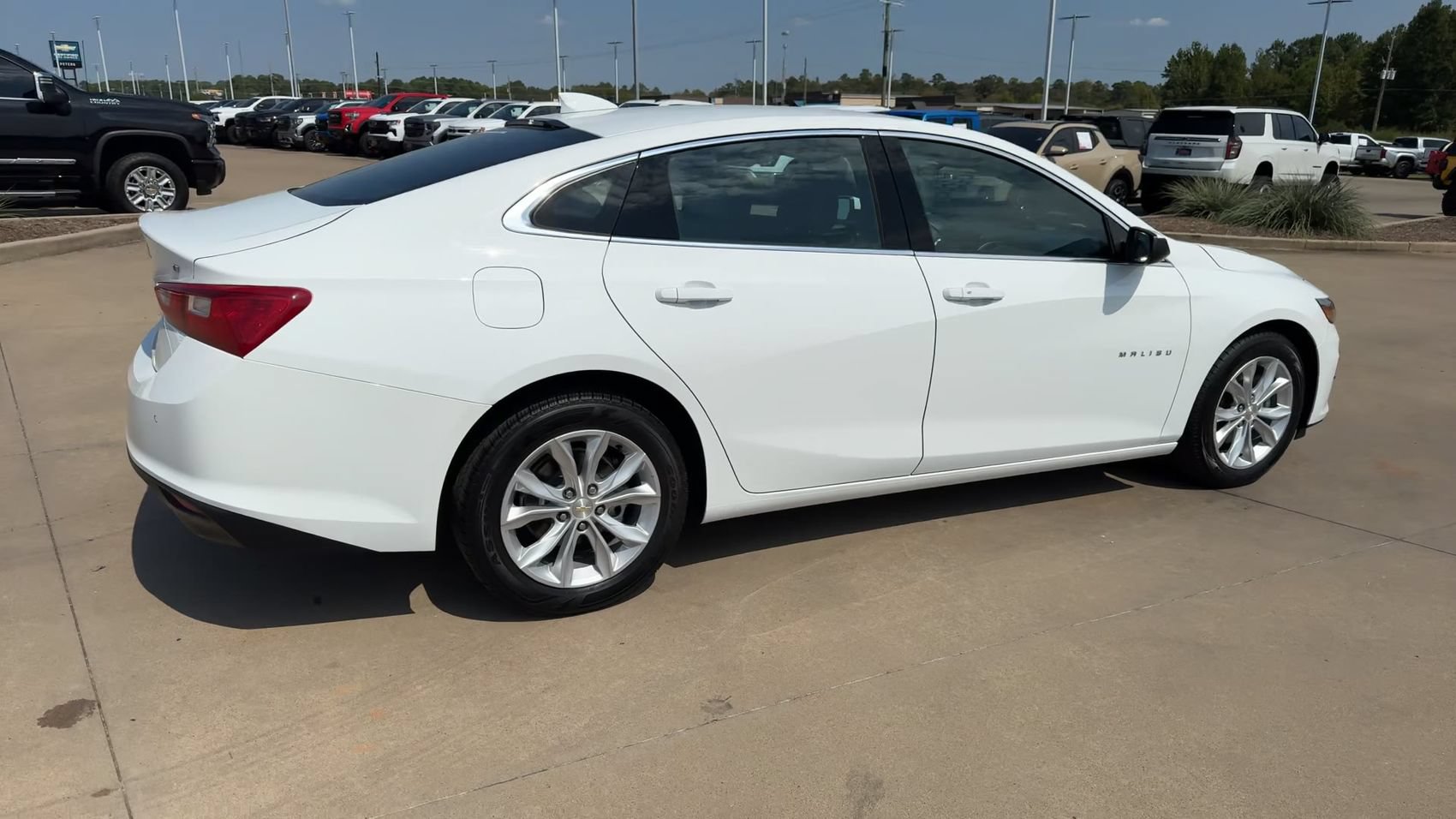 Used 2025 Chevrolet Malibu LT FWD image 9