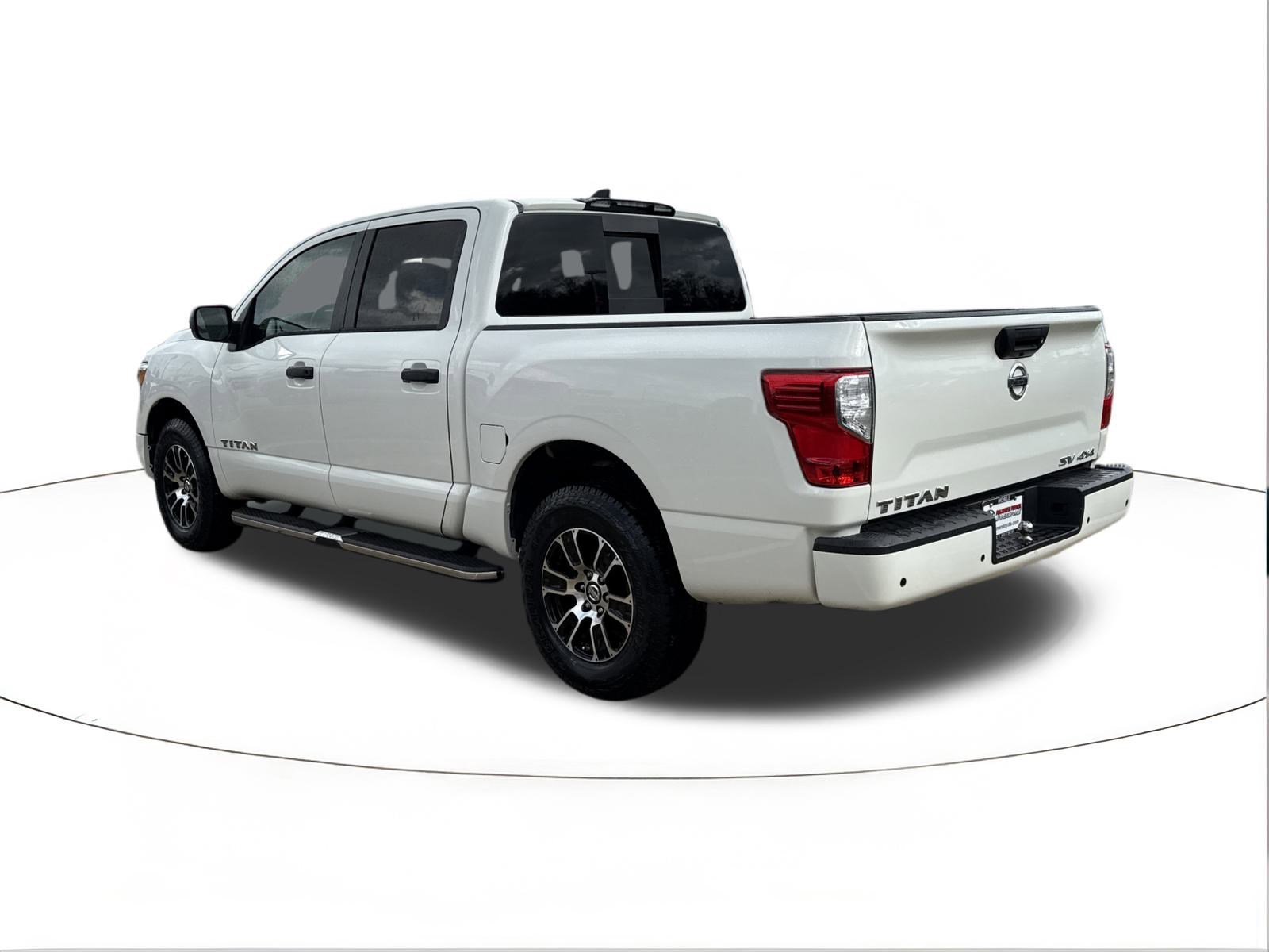 Used 2022 Nissan Titan SV image 5