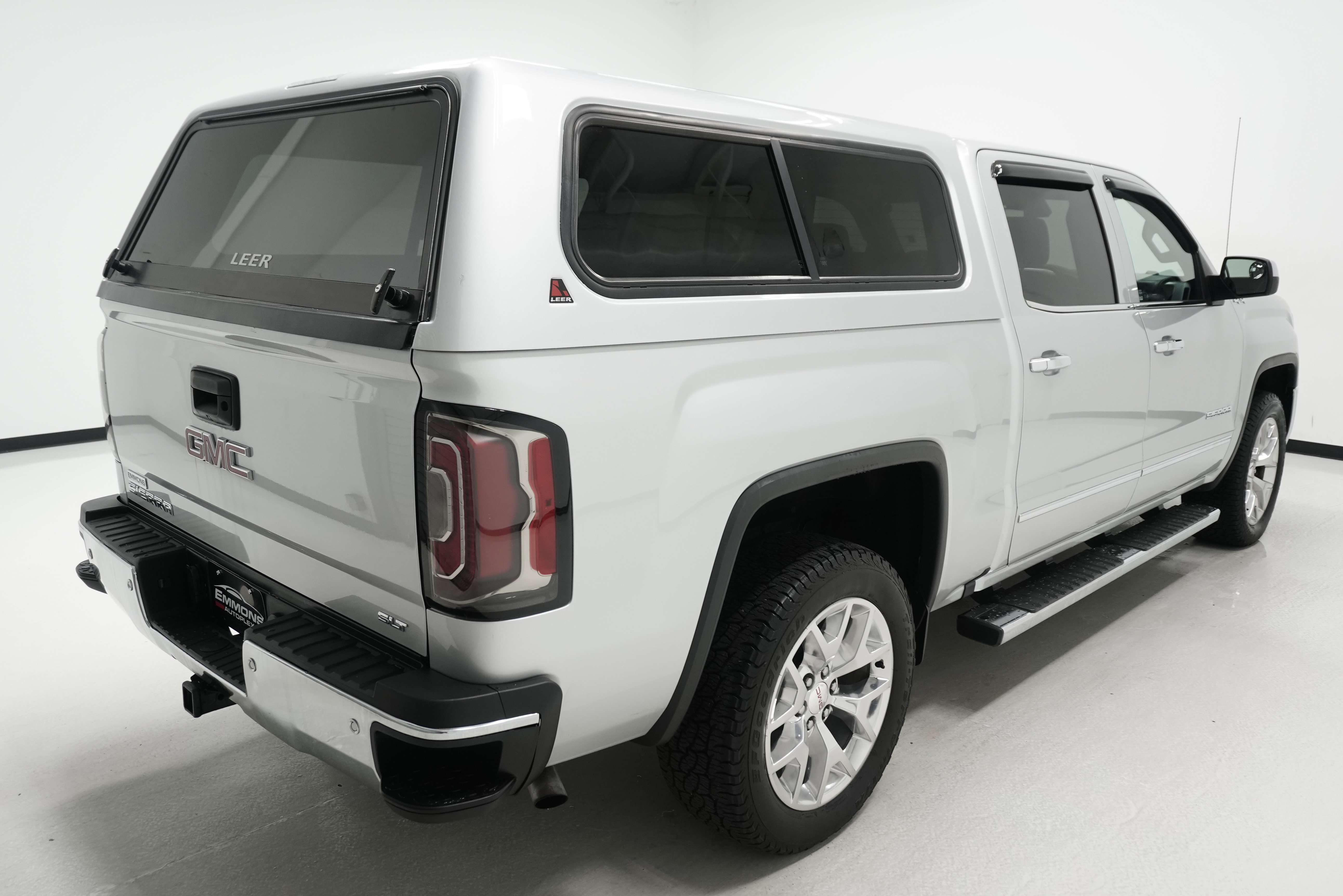 Used 2017 GMC Sierra 1500 SLT AWD/4WD image 4