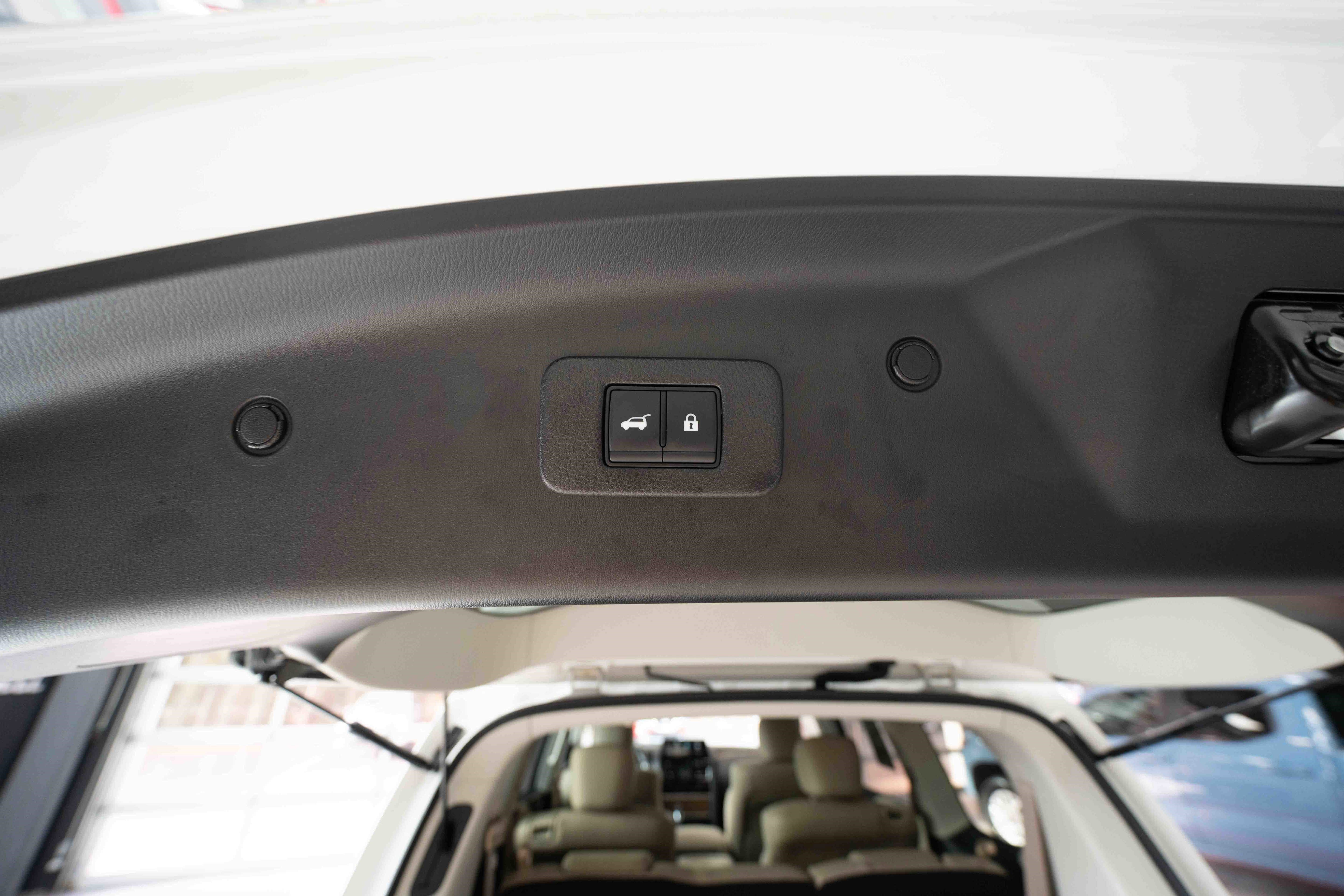 Used 2024 Nissan Armada SL w/ Captain's Chairs Package image 29