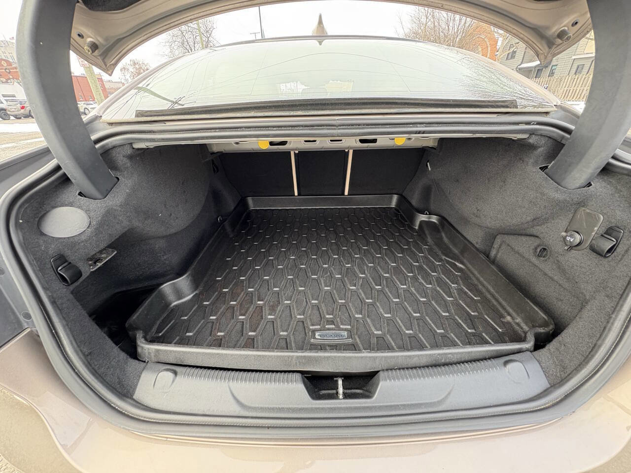 Used 2017 Jaguar XE Premium image 27