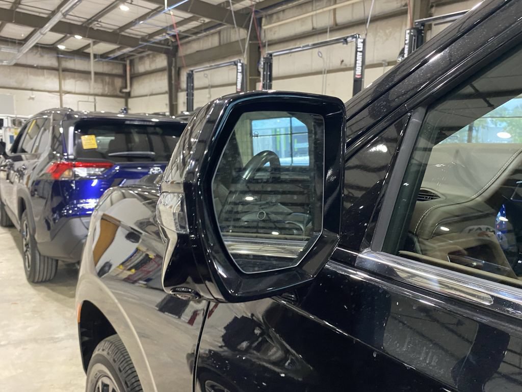 Used 2023 Chevrolet Tahoe High Country RWD image 20
