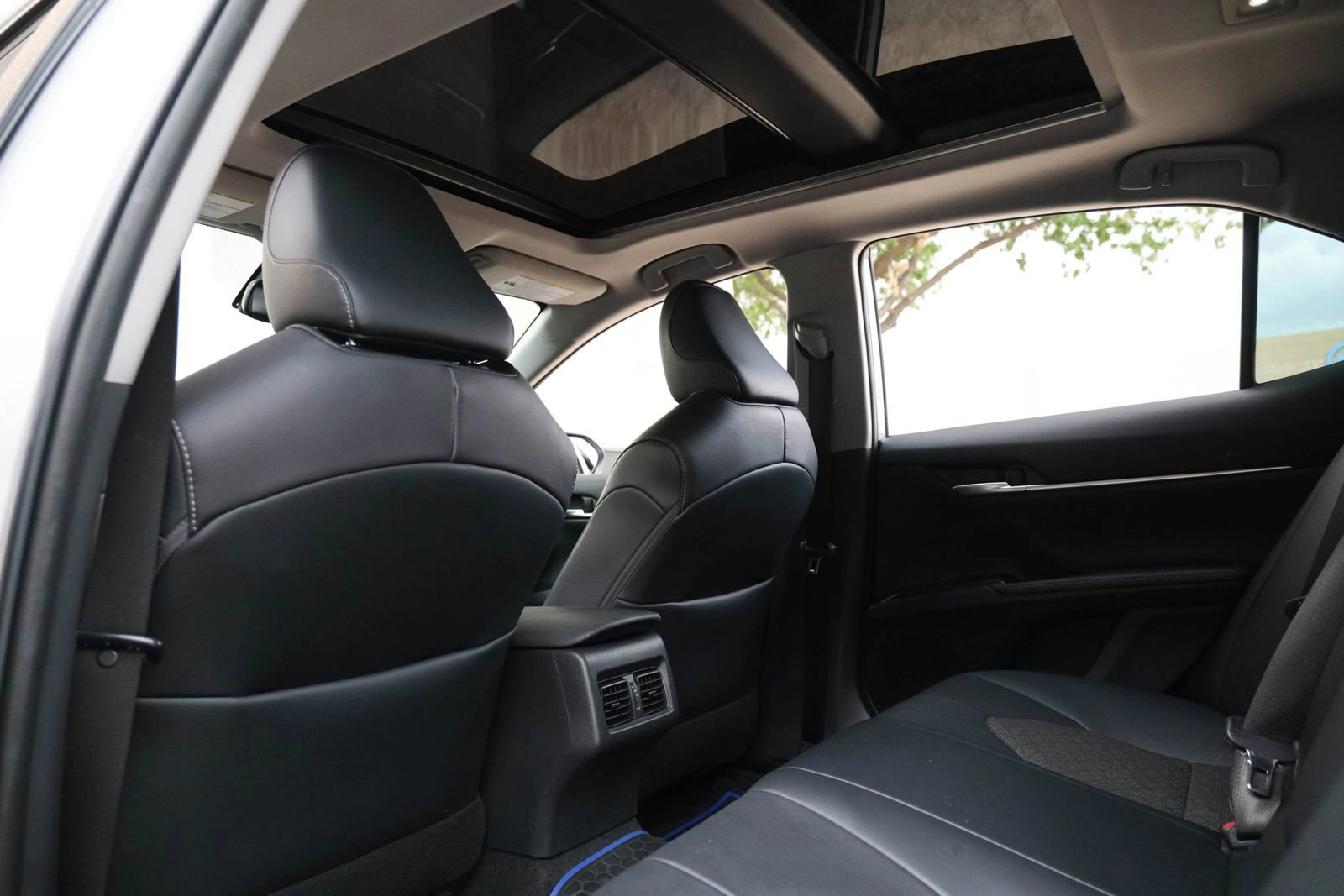 Used 2020 Toyota Camry XSE image 24