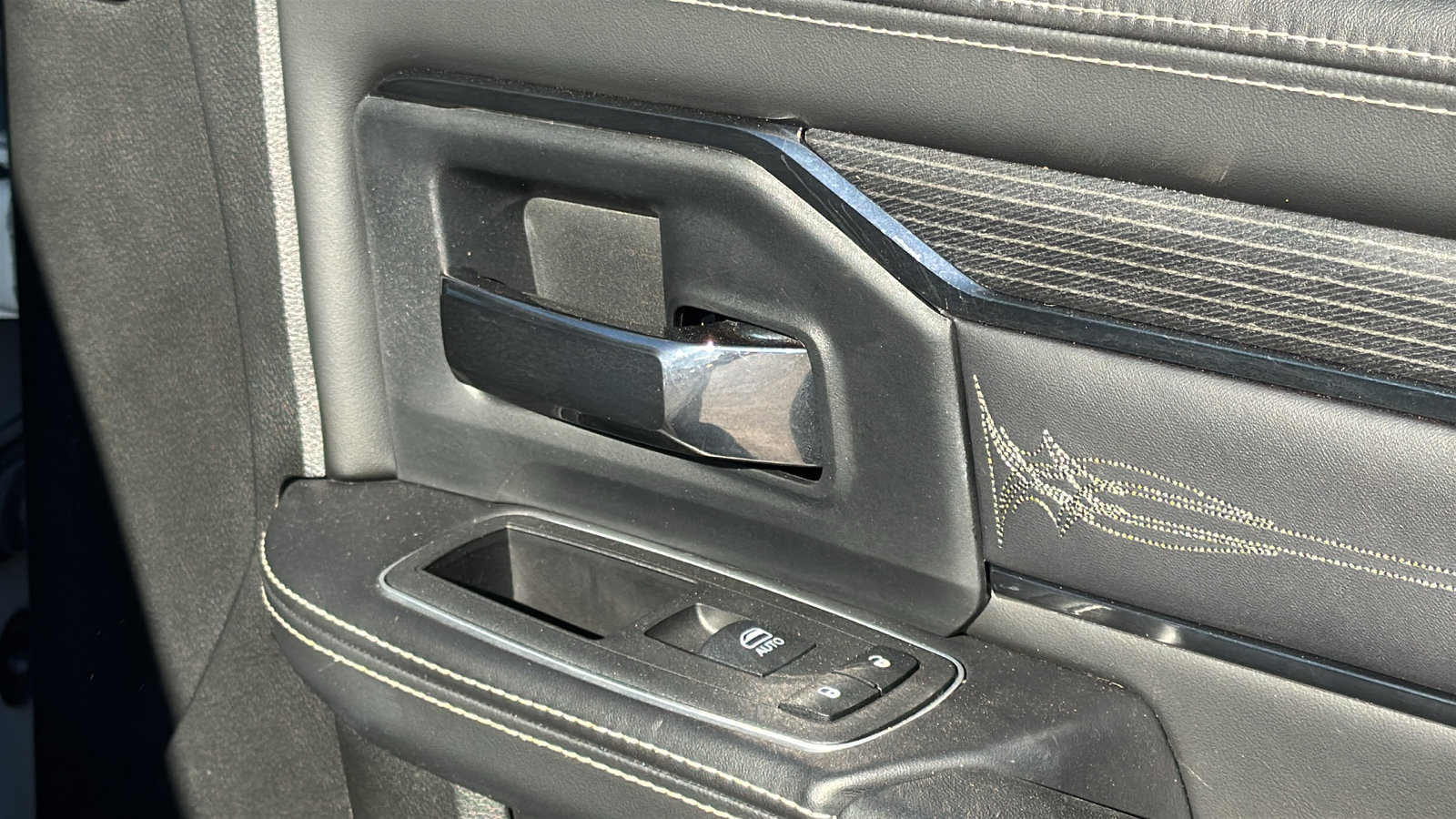 Certified 2024 RAM 2500 Limited image 30