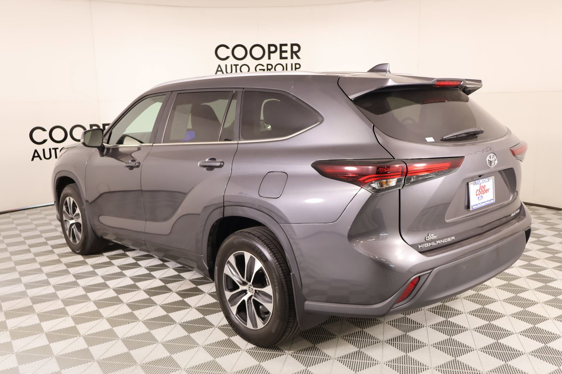 Used 2024 Toyota Highlander XLE AWD/4WD image 24