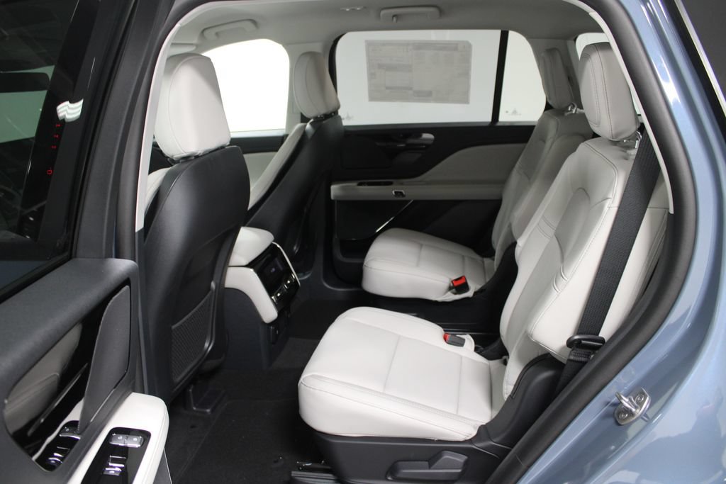 New 2026 Lincoln Aviator 2WD w/ Jet Appearance Package image 25