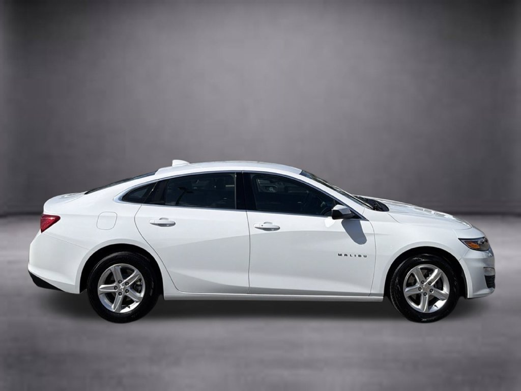 Used 2024 Chevrolet Malibu LT FWD image 3