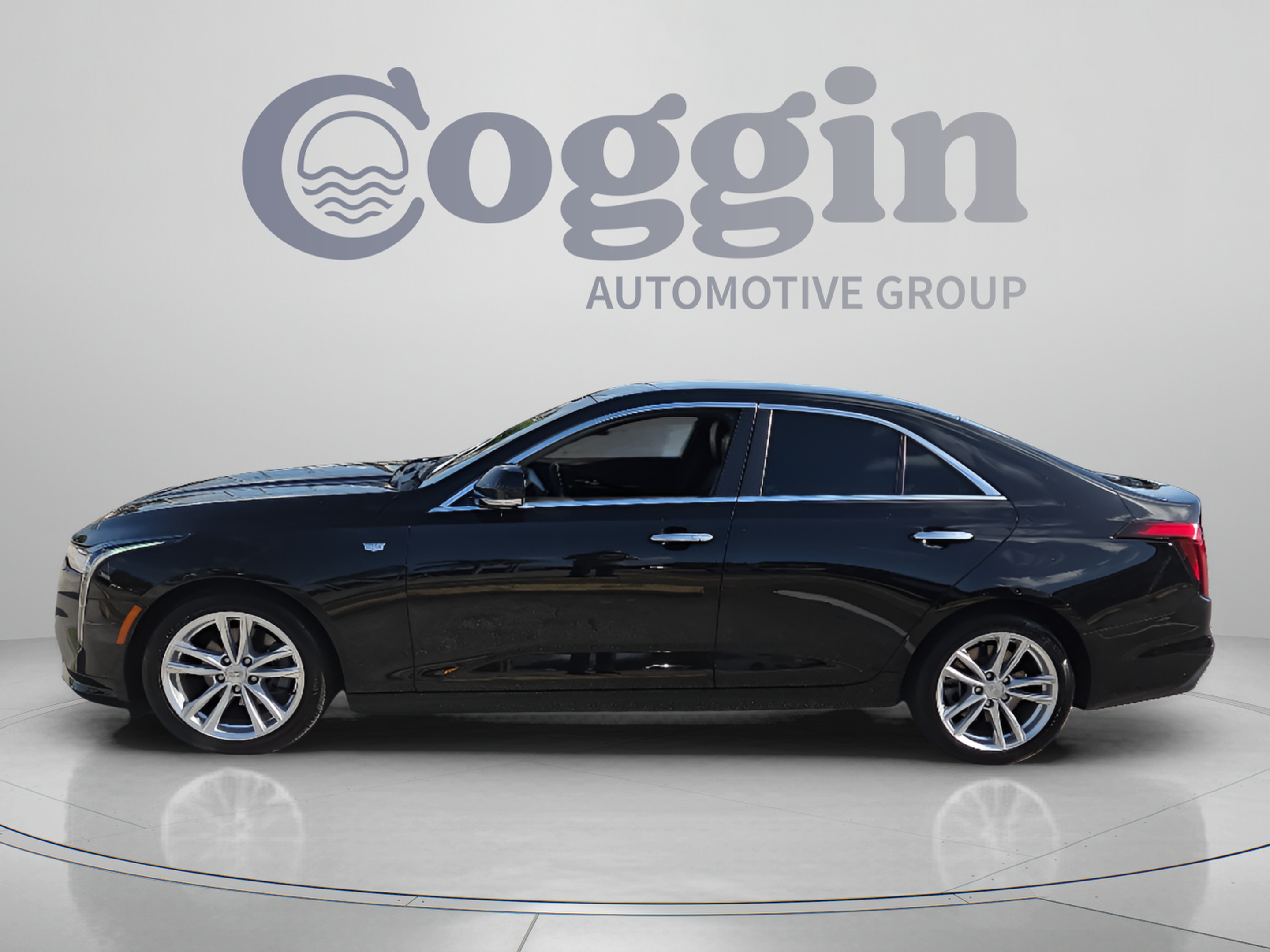 Used 2023 Cadillac CT4 Luxury RWD image 2