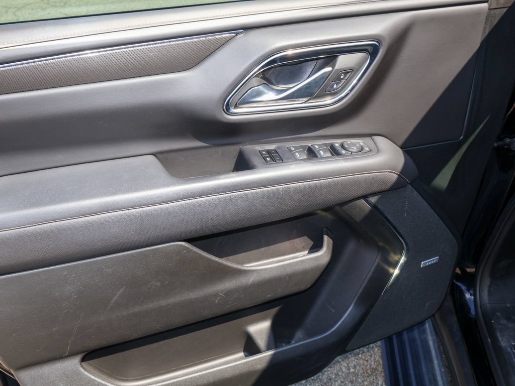 Used 2023 GMC Yukon XL AT4 w/ AT4 Premium Plus Package AWD/4WD image 13