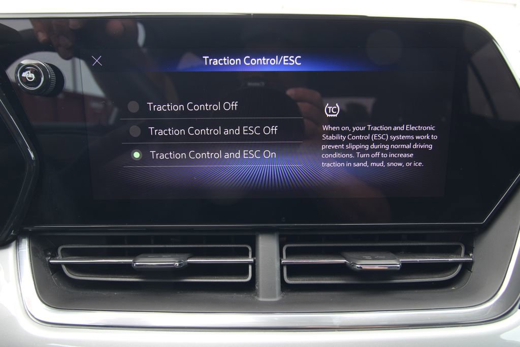 Used 2024 Chevrolet Trax LT w/ Driver Confidence Package FWD image 31
