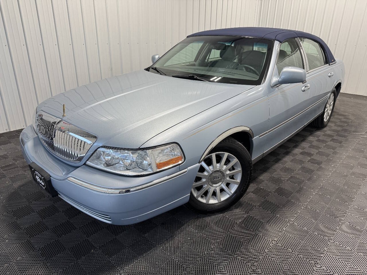 Used 2006 Lincoln Town Car Signature RWD image 37