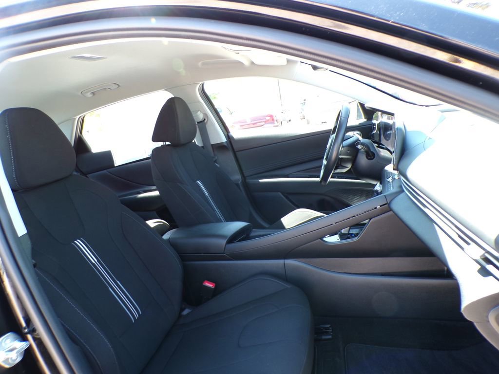 Certified 2023 Hyundai Elantra SEL w/ Convenience Package FWD image 15