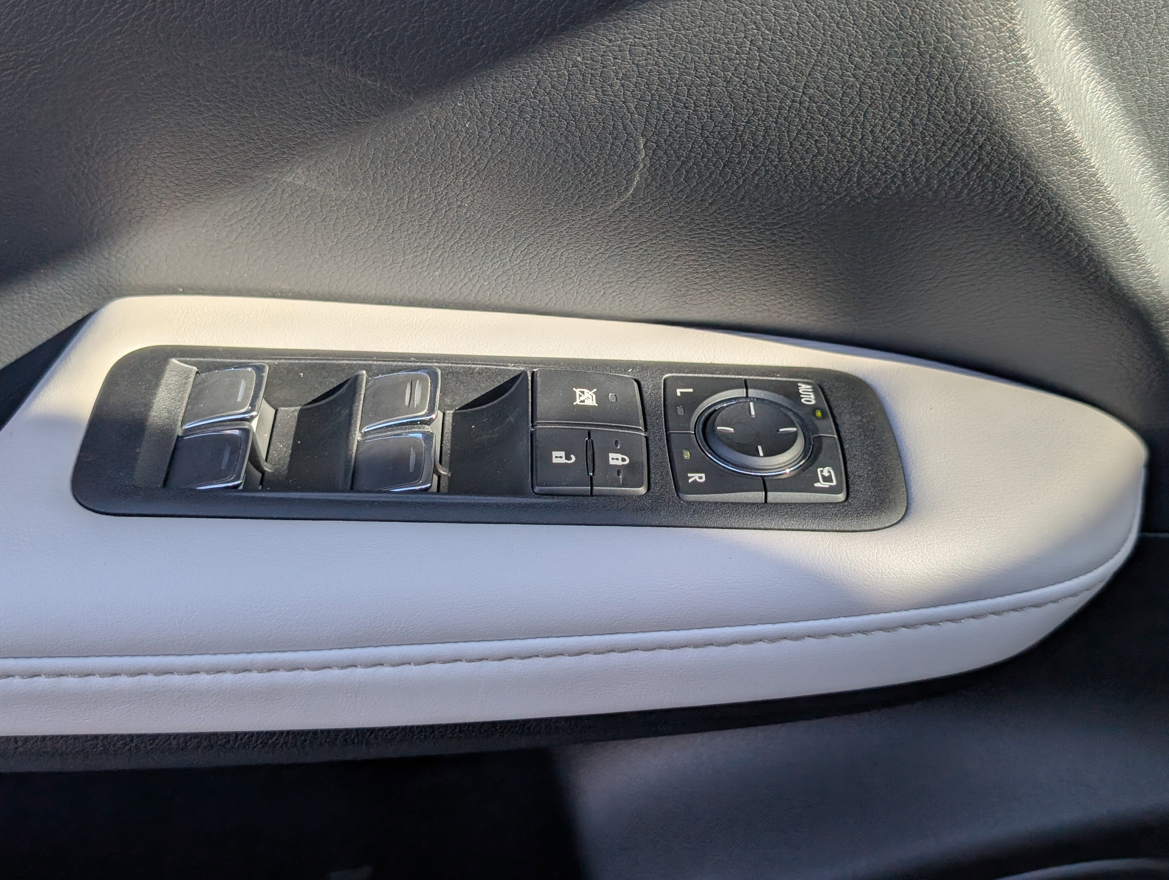 Used 2020 Lexus RX 450h AWD w/ Premium Package image 20