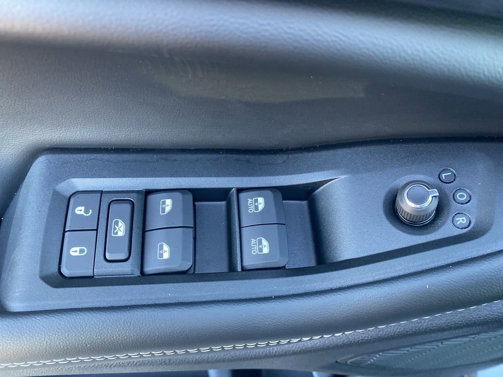 New 2025 Jeep Grand Cherokee L Altitude image 10