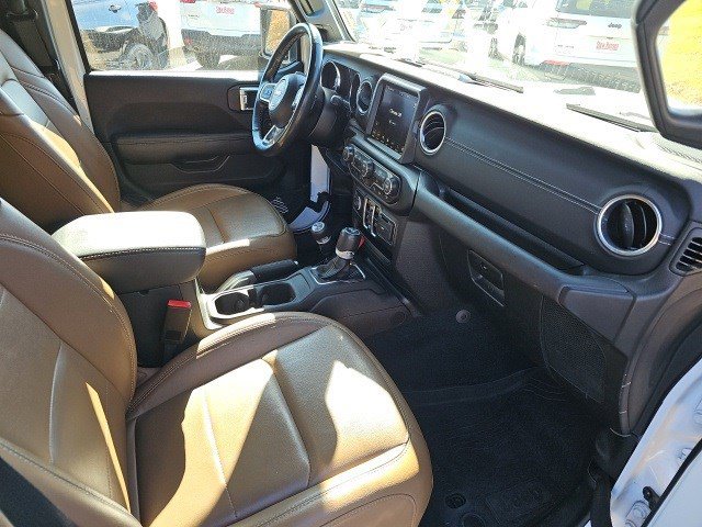 Used 2023 Jeep Wrangler Sahara w/ Cold Weather Group image 11