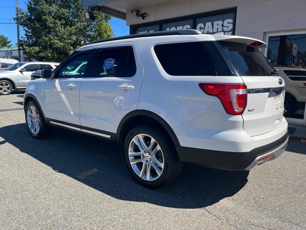 Used 2017 Ford Explorer XLT w/ Equipment Group 202A AWD/4WD image 2