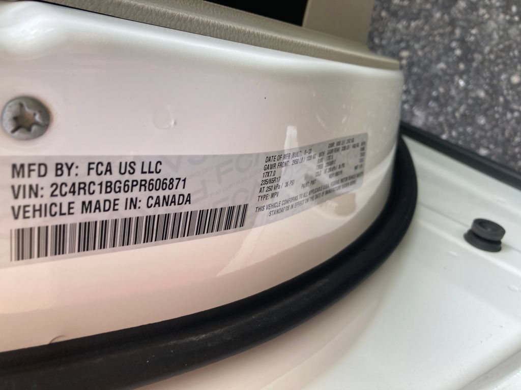 Used 2023 Chrysler Pacifica Touring-L FWD image 34