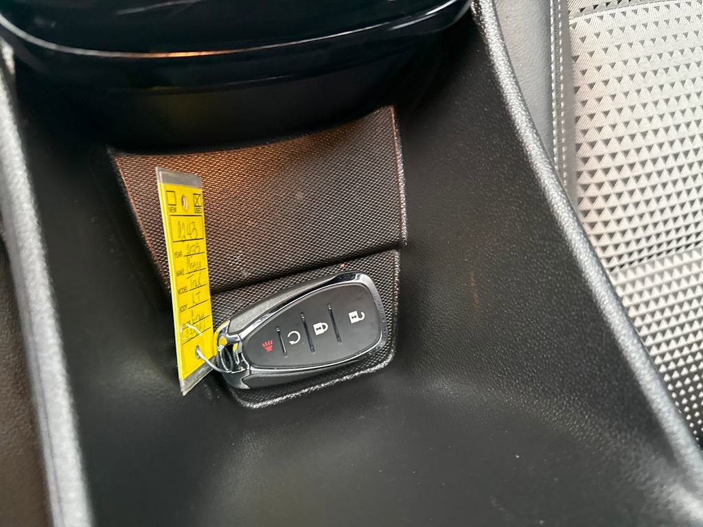 Used 2025 Chevrolet Trax LT w/ LT Convenience Package image 32