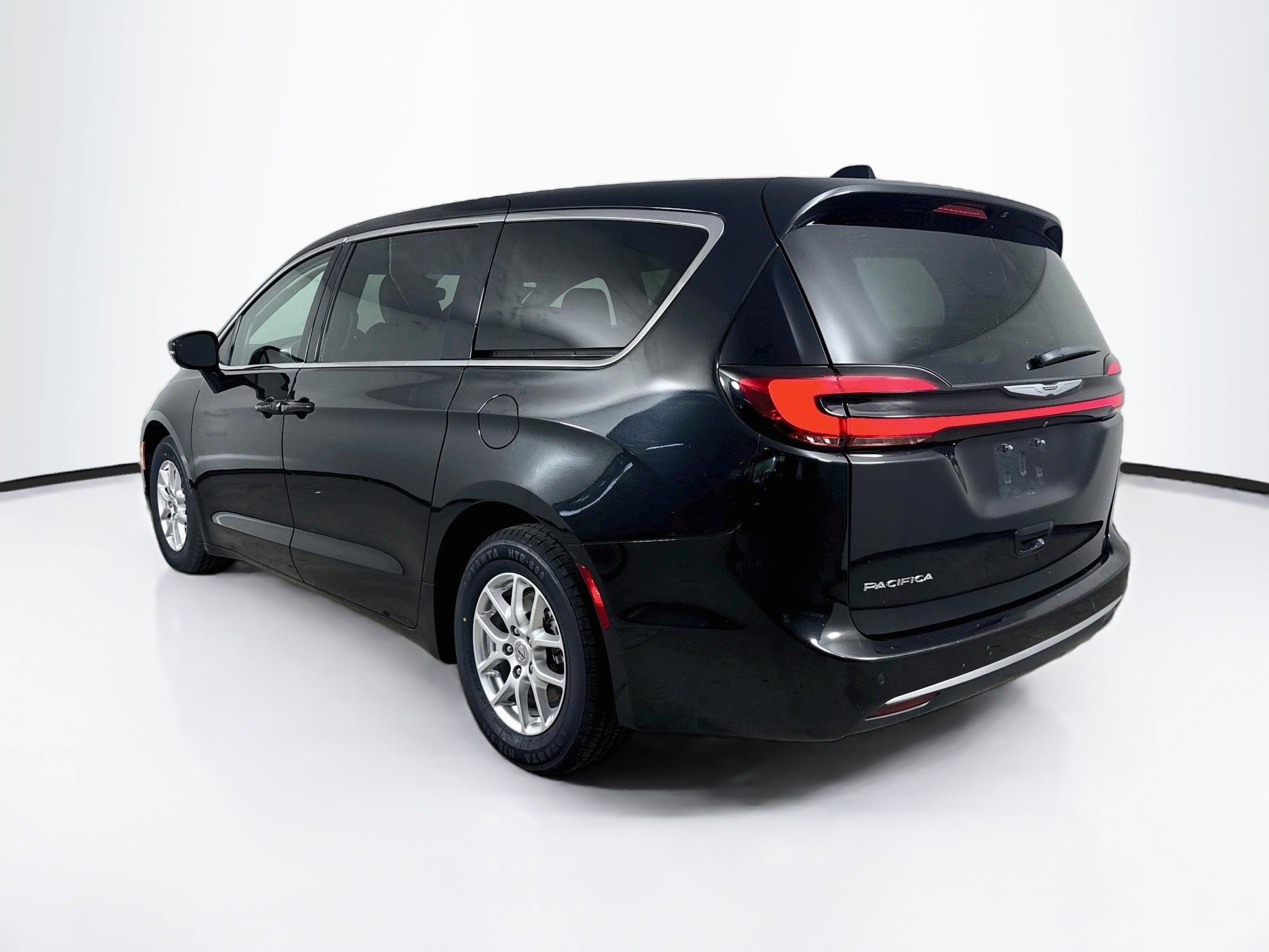 Used 2024 Chrysler Pacifica Touring-L FWD image 29