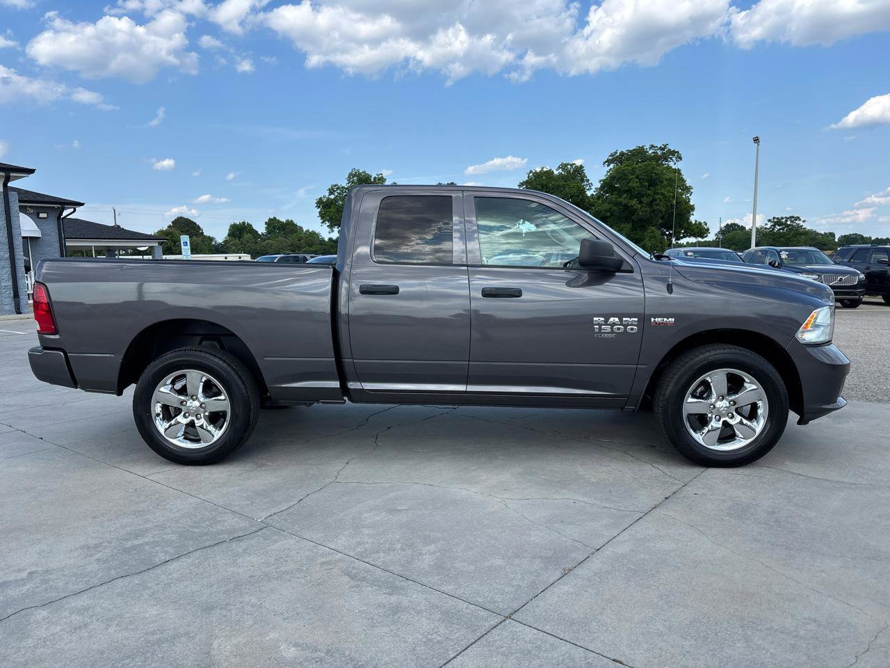 Used 2019 RAM 1500 Express w/ Express Value Package AWD/4WD image 3