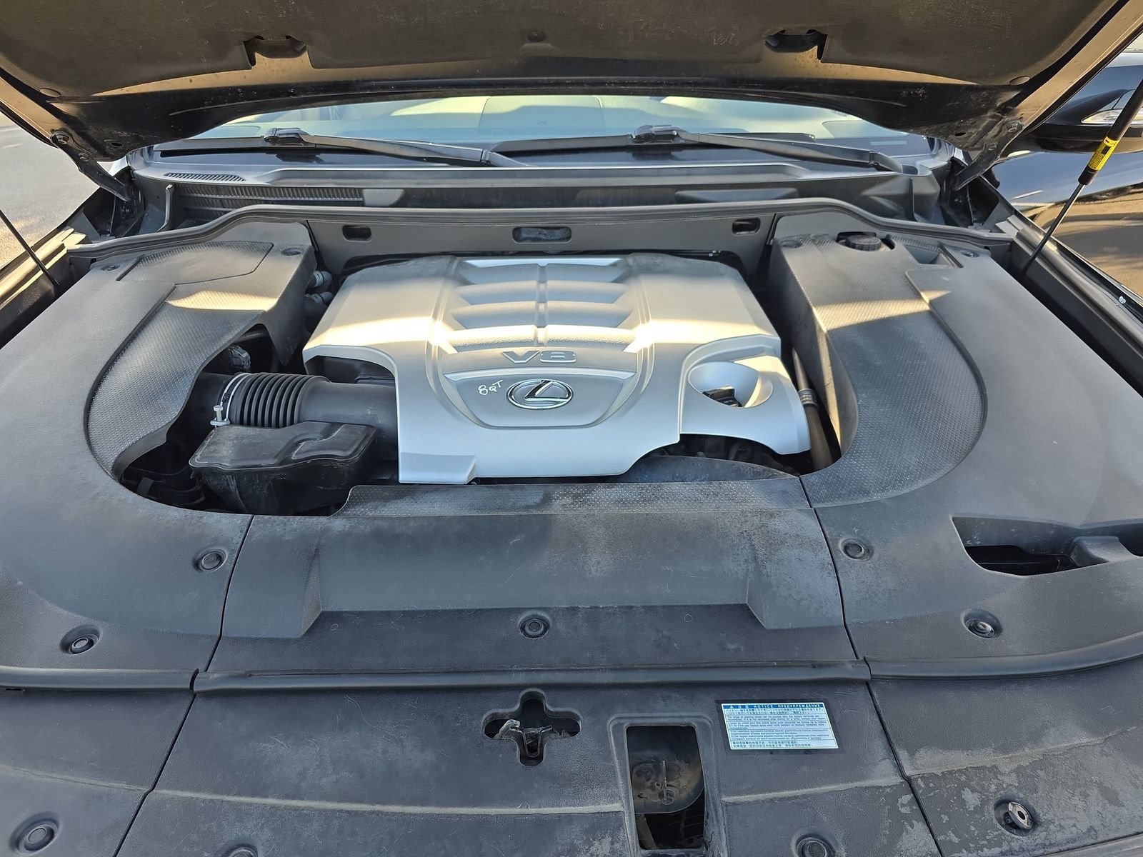 Used 2015 Lexus LX 570 4WD w/ Luxury Package image 33