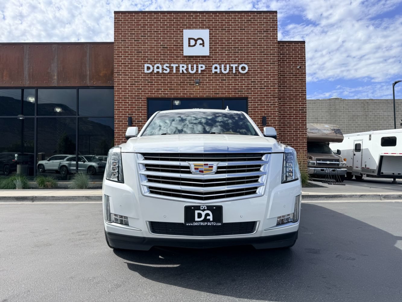 Used 2017 Cadillac Escalade Platinum AWD/4WD image 2