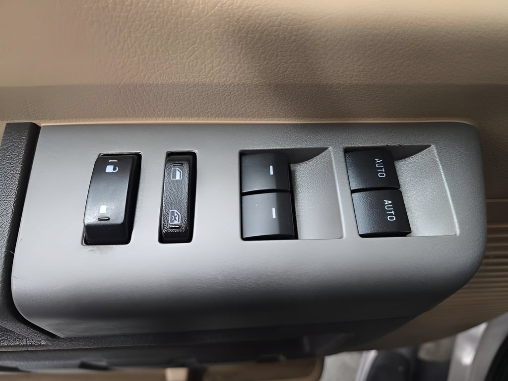 Used 2016 Ford F350 Lariat w/ Lariat Interior Package AWD/4WD image 32