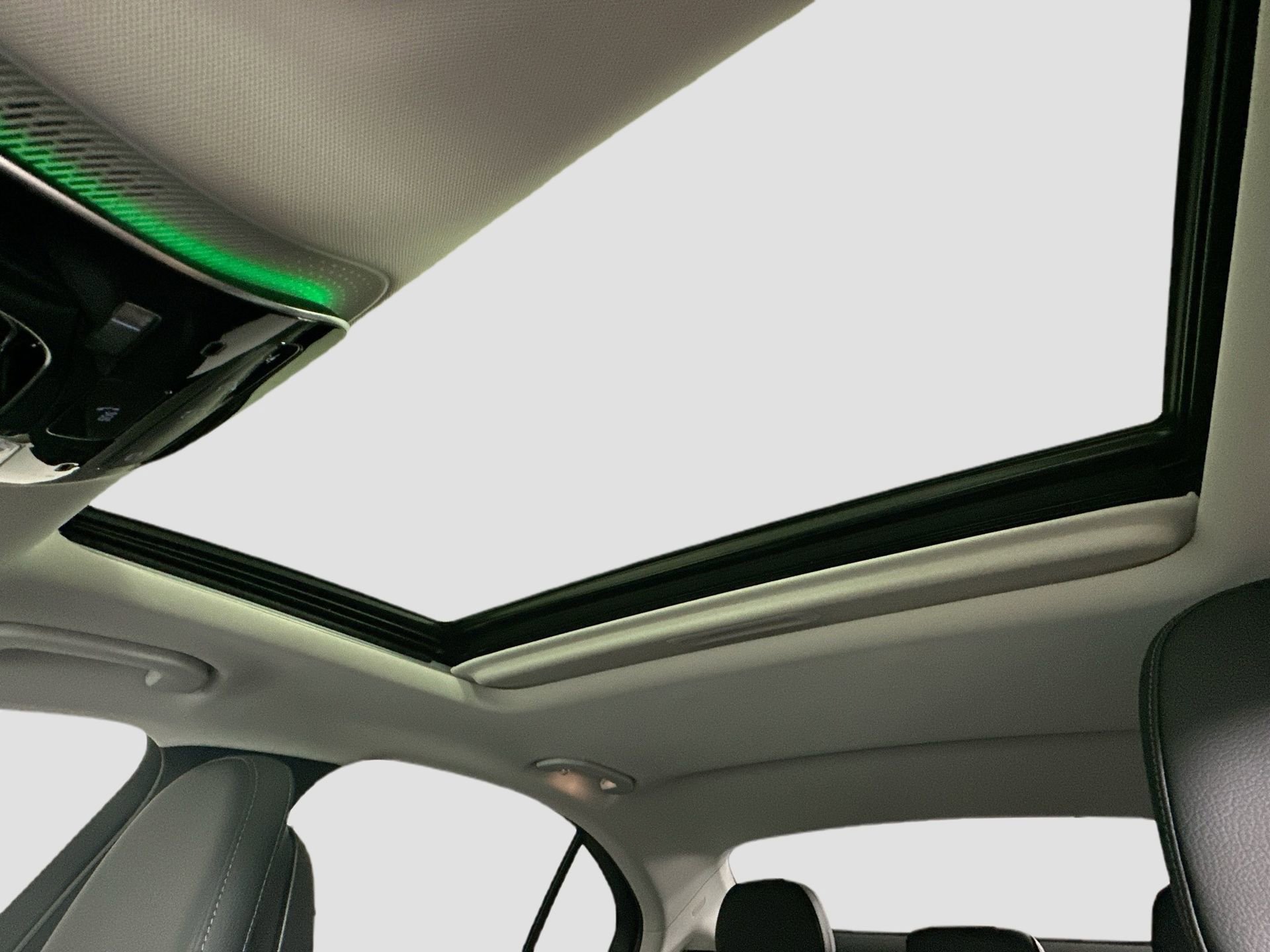 Used 2025 Mercedes-Benz C 300 Sedan image 25