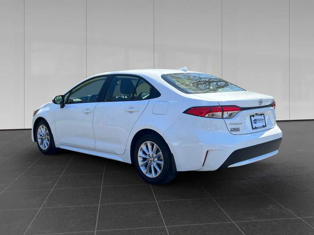 Used 2022 Toyota Corolla LE w/ LE Convenience Package FWD image 3
