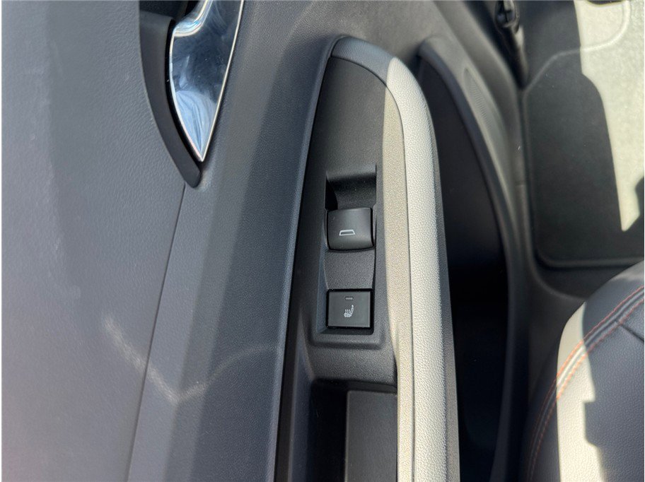 Used 2018 Chevrolet Bolt Premier w/ Driver Confidence II Package FWD image 41