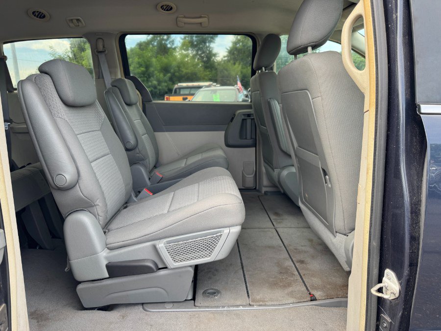 Used 2008 Chrysler Town & Country Touring FWD image 19