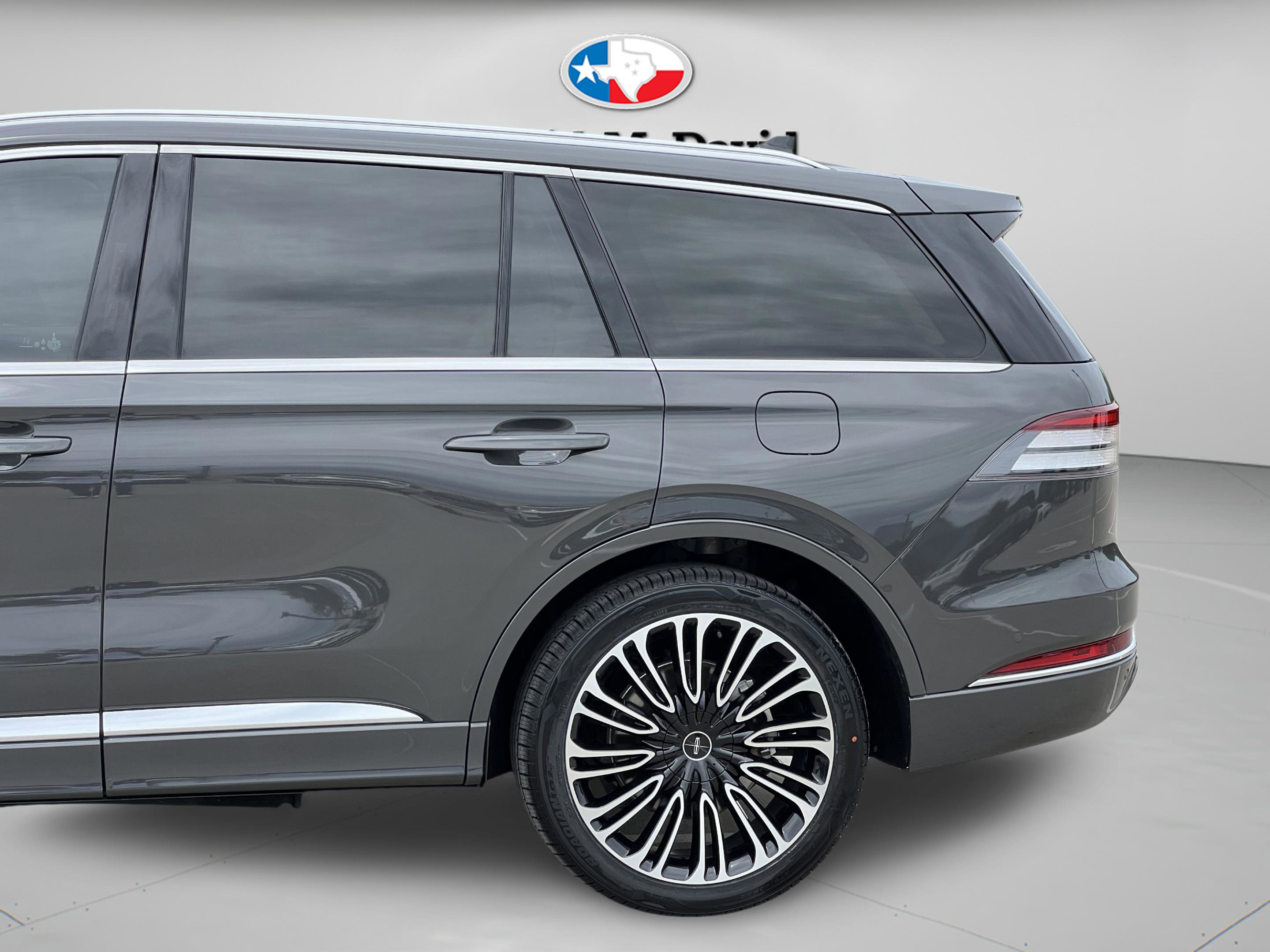 Certified 2023 Lincoln Aviator Black Label w/ Dynamic Handling Package AWD/4WD image 35