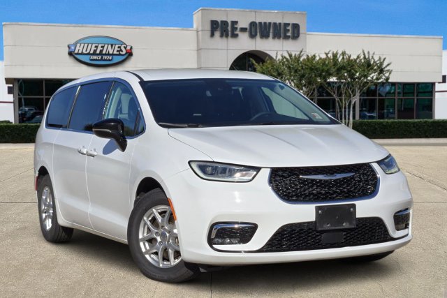 Used 2024 Chrysler Pacifica Touring-L FWD image 1
