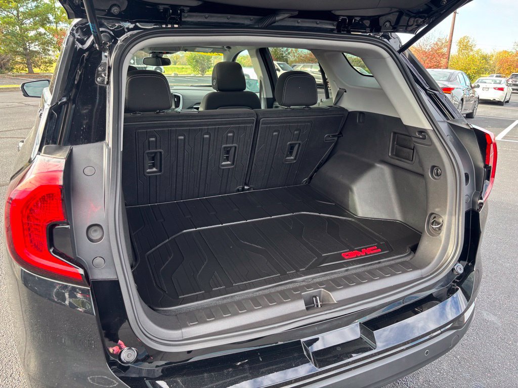 Used 2024 GMC Terrain SLE w/ Driver Convenience Package FWD image 21
