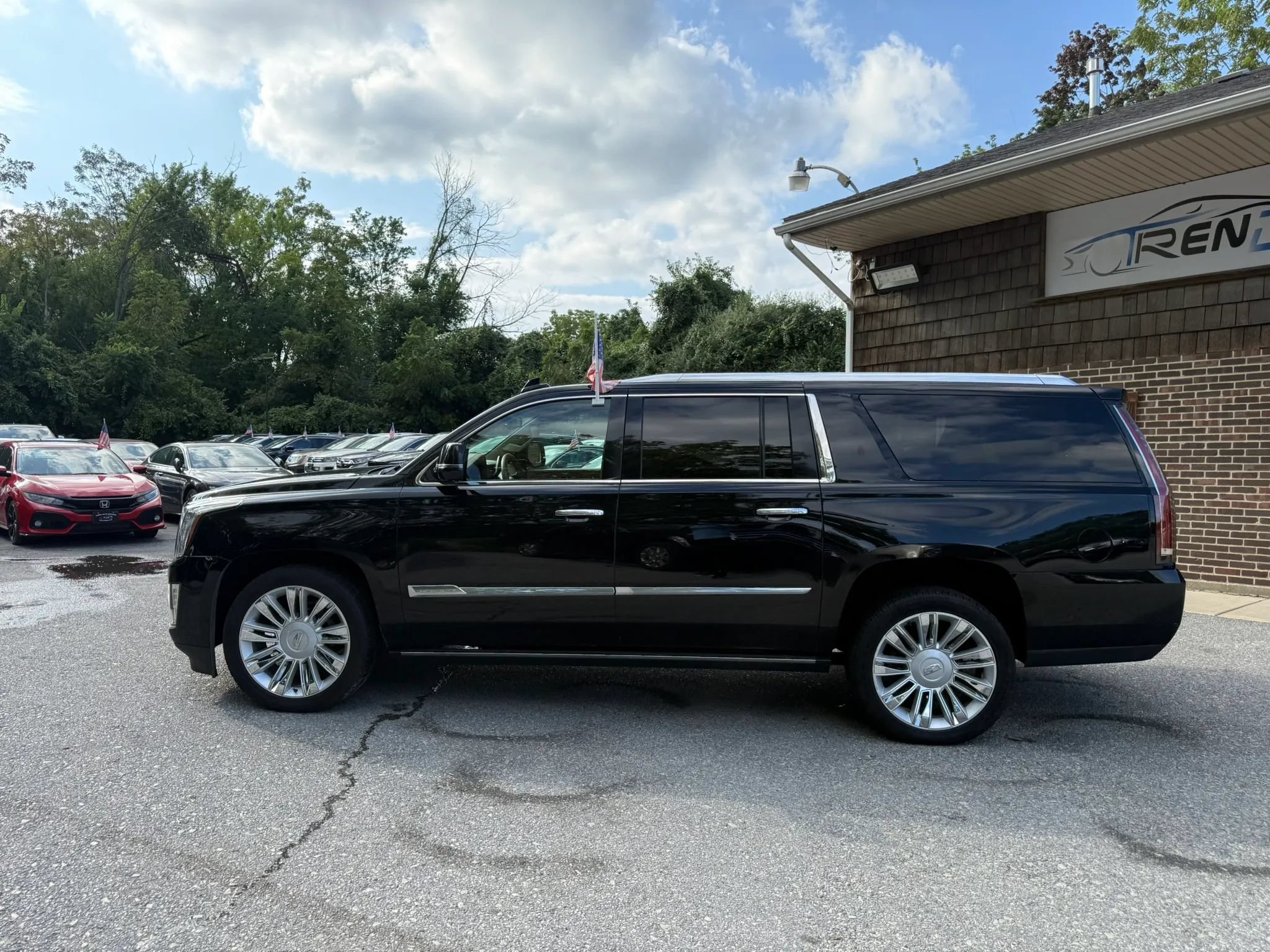 Used 2015 Cadillac Escalade ESV Platinum AWD/4WD image 4