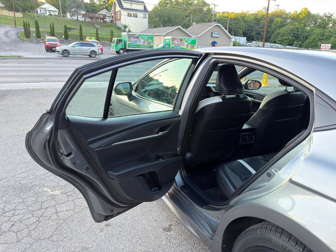 Used 2025 Toyota Camry SE w/ Convenience Package FWD image 12