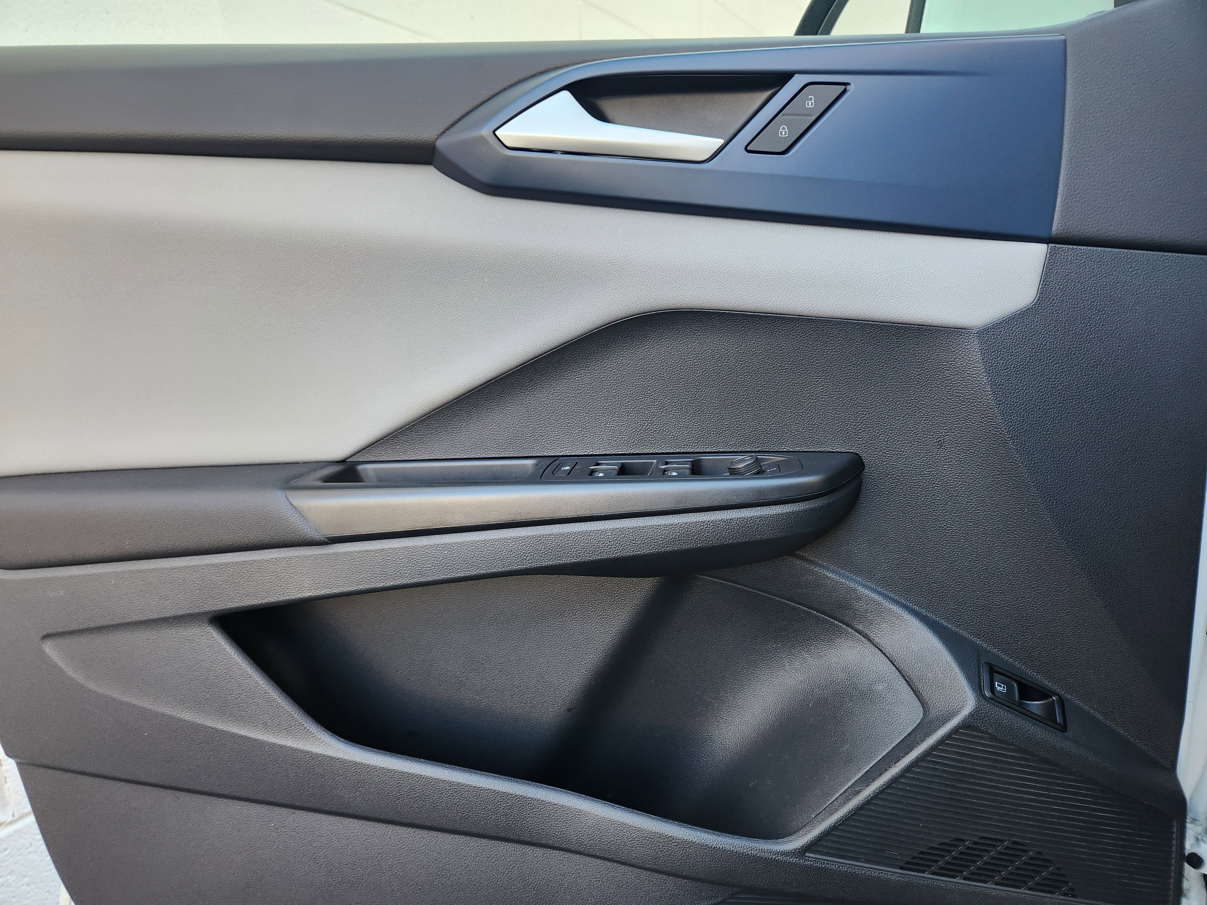 Certified 2023 Volkswagen Taos SE w/ Panoramic Sunroof Package image 16