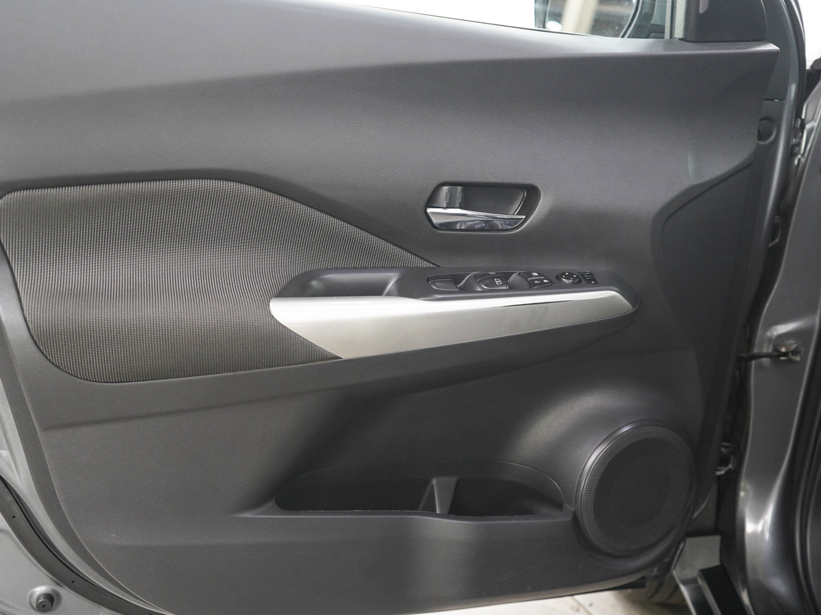 Used 2019 Nissan Kicks SV FWD image 18
