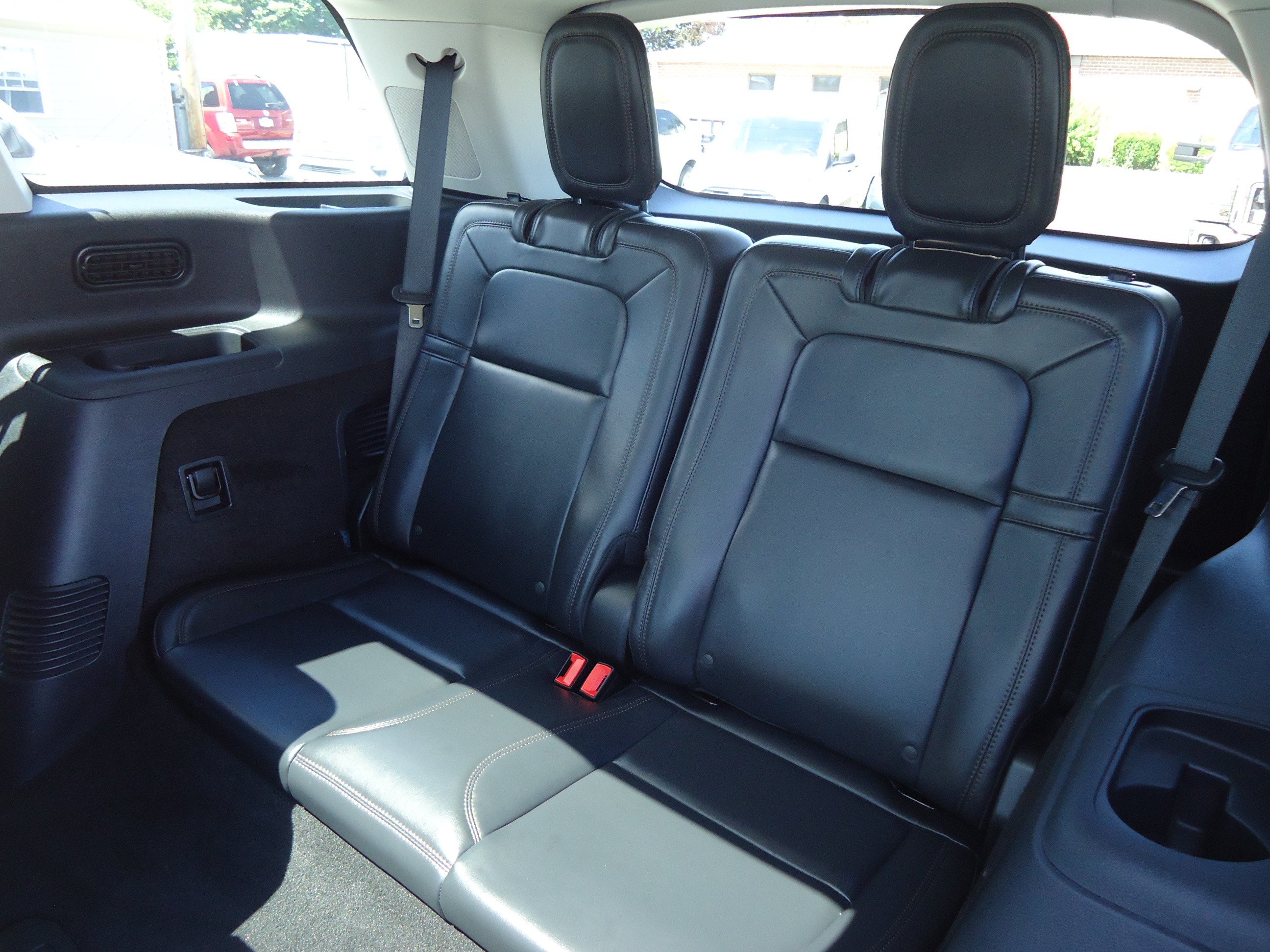 Used 2025 Lincoln Aviator Reserve w/ Equipment Group 201A AWD/4WD image 30