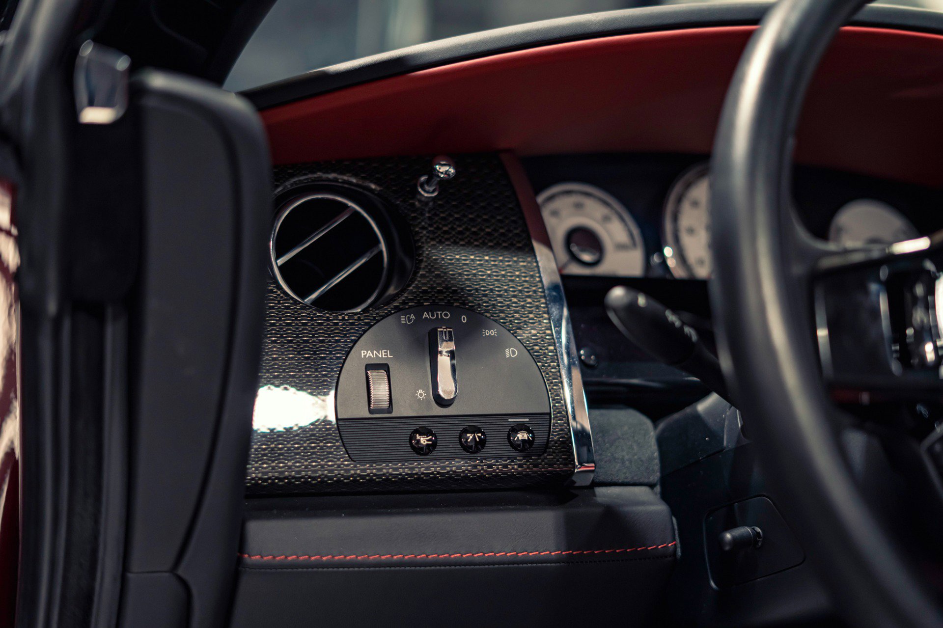 Used 2019 Rolls-Royce Dawn image 21