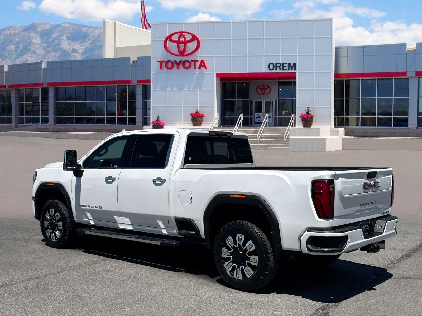 Used 2024 GMC Sierra 2500 Denali w/ Denali Reserve Package AWD/4WD image 5