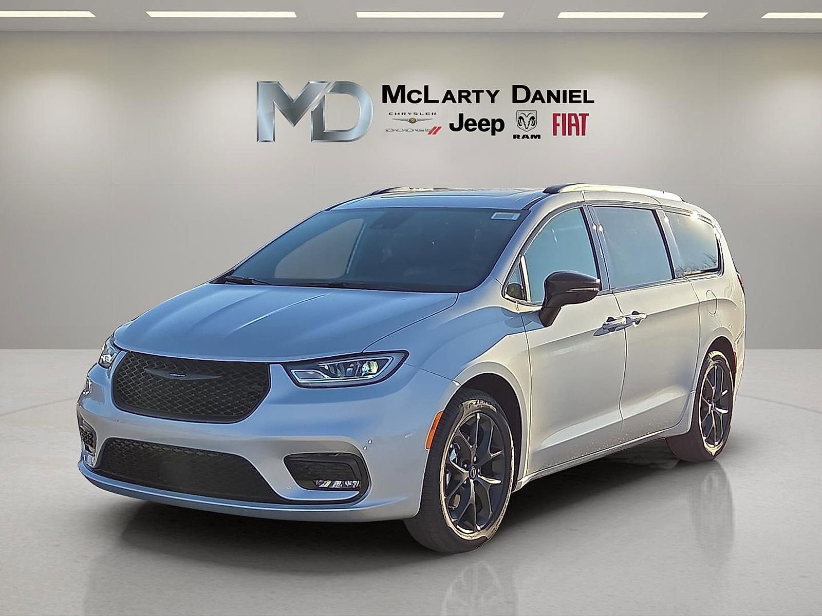 New 2026 Chrysler Pacifica Select w/ S Appearance Package image 2