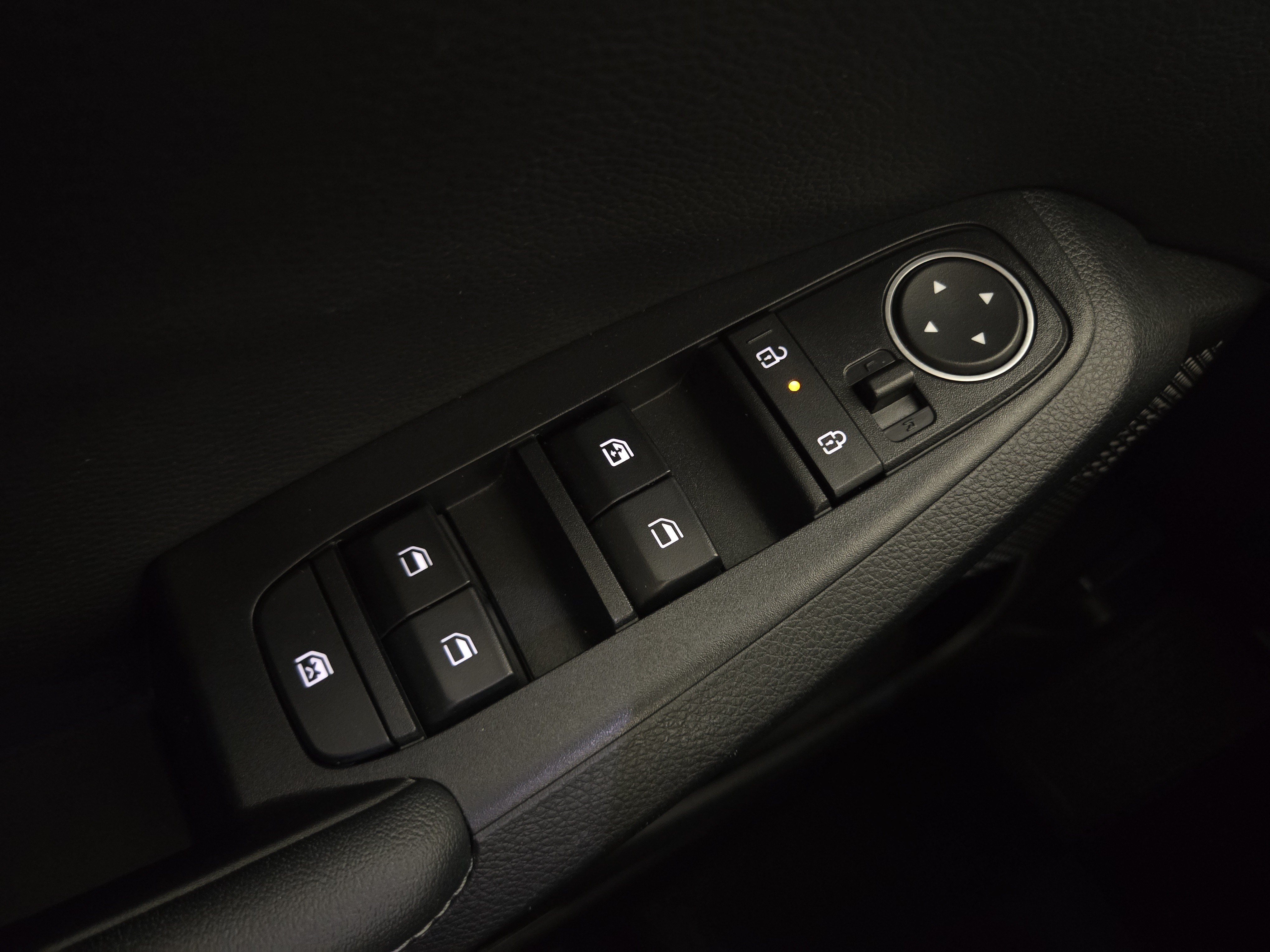 Used 2025 Kia Seltos S AWD/4WD image 26